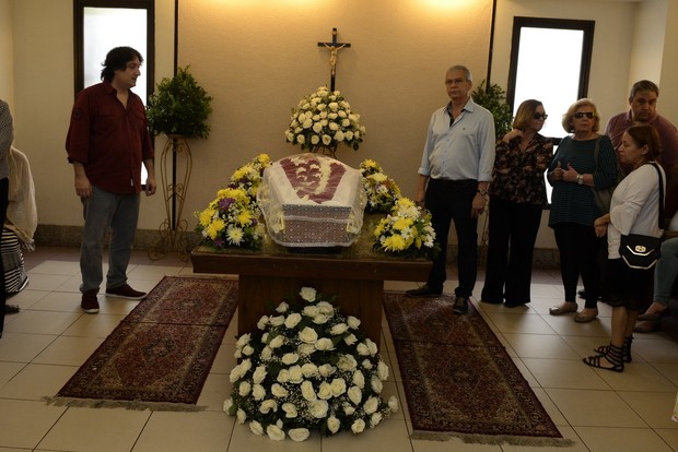 Marco Mendes (E), filho de Yoná Magalhães. (Foto: Reprodução)
