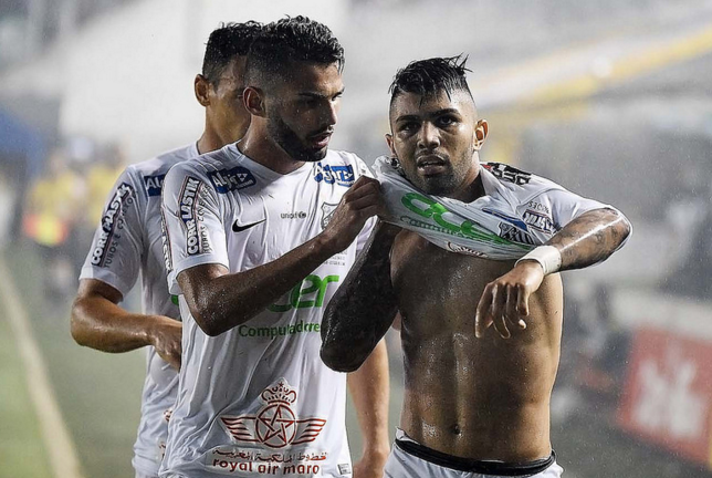 Gabriel (D) marcou o gol da vitória santista. (Foto: Ivan Storti/ Santos FC)