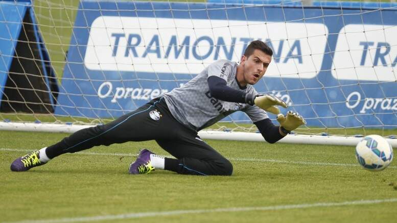 Goleiro treinou normalmente com o grupo de jogadores. (Foto: Lucas Uebel/Grêmio)