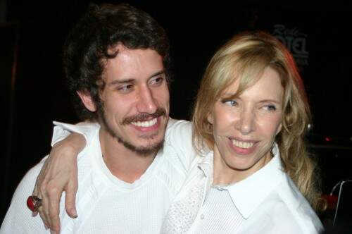 O artista ao lado da mãe,  Marília Gabriela. (Foto: Reprodução)