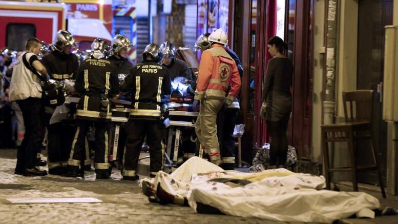 Foi o primeiro encontro com parlamentares após os atentados em Paris. (Foto: Jacques Brinon/AP)