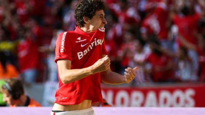 Rodrigo Dourado fez a jogada que resultou no gol colorado. (Foto: Marcos Cunha/Agência Freelancer)