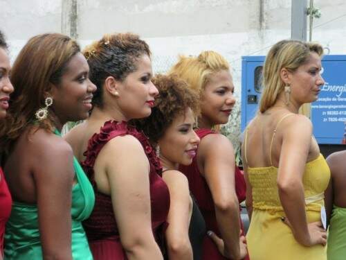 Detentas desfilaram para familiares. (Foto: Reprodução)