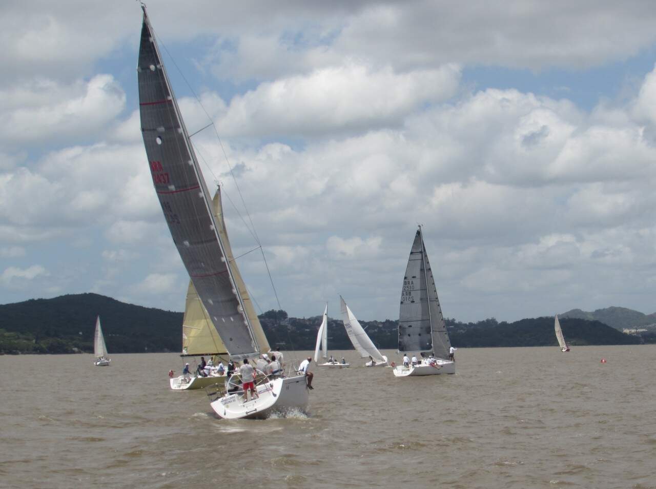 No total, 17 barcos disputaram o Estadual nas classes ORC-Internacional, BRA-RGS, J24 e MT19. (Foto: Henrique Kanitz/Divulgação Jangadeiros)