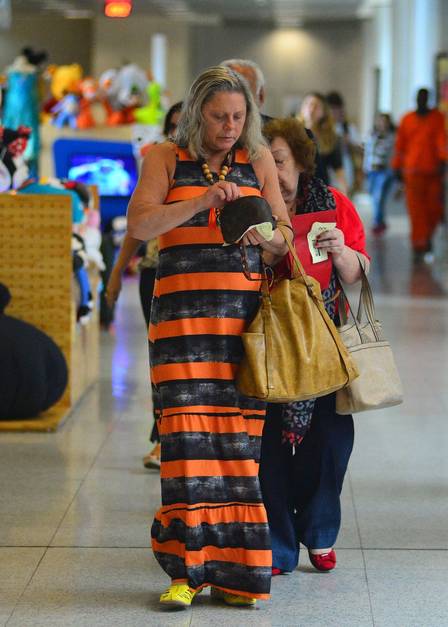 Vera Fischer no aeroporto, na foto que causou polêmica. (Foto: Reprodução)