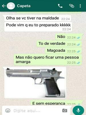 Homem enviou uma foto de uma arma por meio do WhatsApp para vítima (Foto: Reprodução)