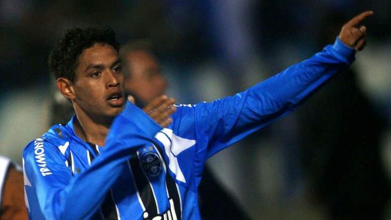 Atacante, que foi revelado no clube, pode ser reforço. (Foto: Jefferson Bernardes/AFP)