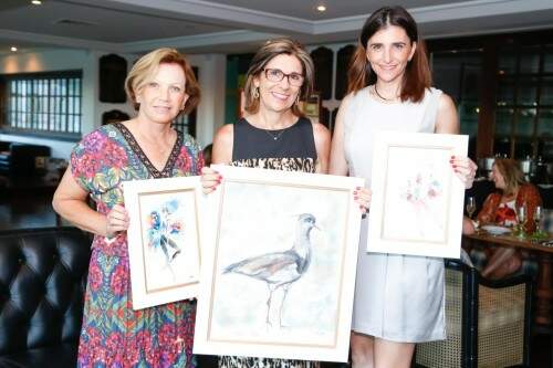 Neda Girardi Dias com Tania Menegaz Conrado e Gabriela Dietrichkeit na entrega de prêmios do torneio Vitório Gheno, no Country Club. (Foto: Lenara Petenuzzo/especial)