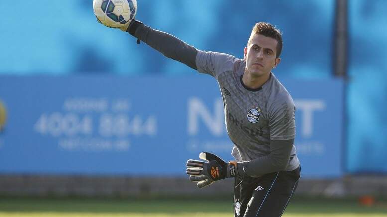 Goleiro deve ser reavaliado nesta quinta-feira. (Foto: Lucas Uebel/Grêmio)