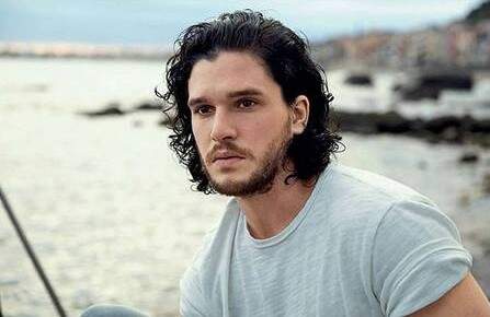 Kit Harington, que interpreta o Jon Snow, está no Brasil, onde passará a virada de ano. (Foto: Reprodução)