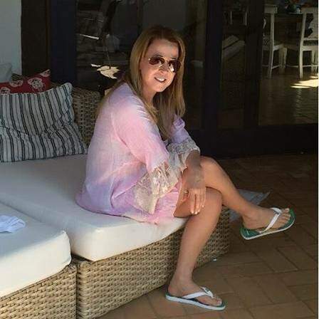 Zilu Godoi passa férias com amigas em praia. (Foto: Reprodução)