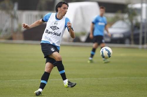 Zagueiro seguirá no clube por quatro anos. (Foto: Lucas Uebel/Grêmio)