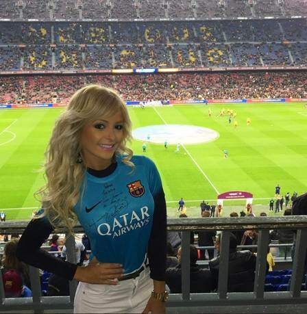 A mais famosa entre as amigas de Neymar, a ring girl Jhenny Andrade. (Foto: Reprodução) 