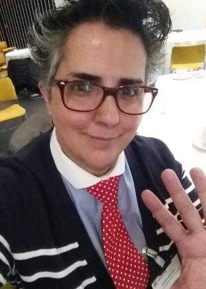 Helena gosta de usar o acessório por combinar com a sua personalidade. (Foto: Reprodução)