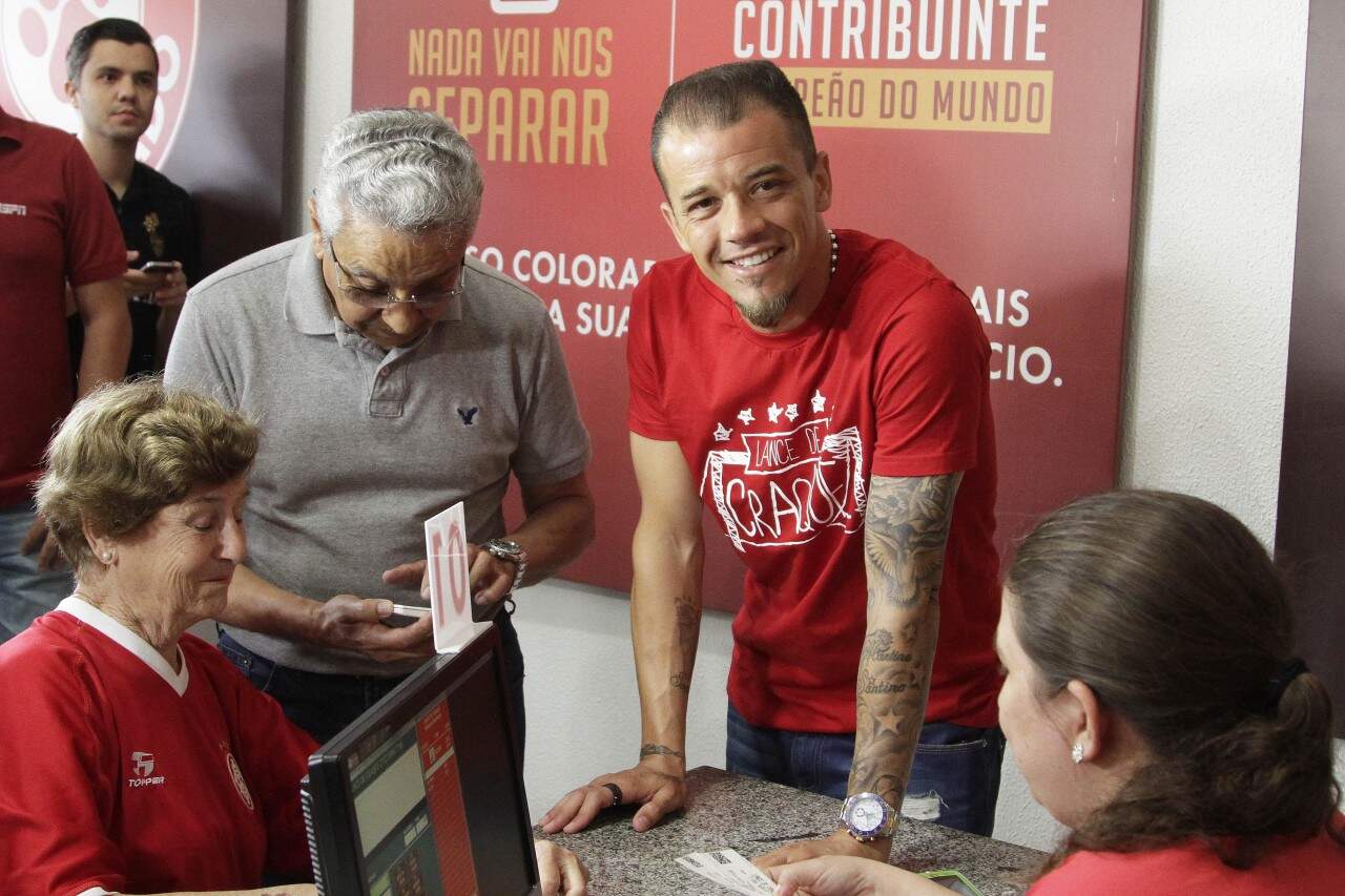 Meia argentino vendeu ingressos pessoalmente.