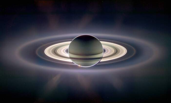 Imagem da sonda Nasa Cassini mostra Saturno eclipsando o Sol. Crédito: Reprodução