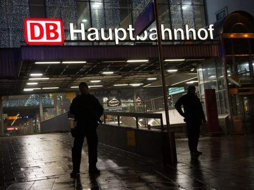A principal estação da cidade, a Hauptbahnhof, foi interditada. (Foto: Reprodução)