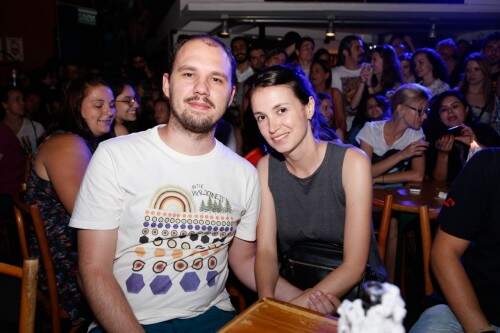 Thais Brandão e Alexandre Lucchese estiveram na movimentada noite no bairro Bom Fim. (Foto: Lenara Petenuzzo/especial)