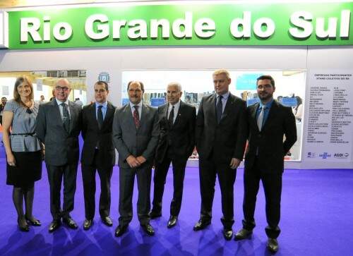 José Ivo Sartori e Francisco Santos foram prestigiados ao lado de grandes empresários gaúchos do setor de calçados e artefatos de couro. (Foto: divulgação)