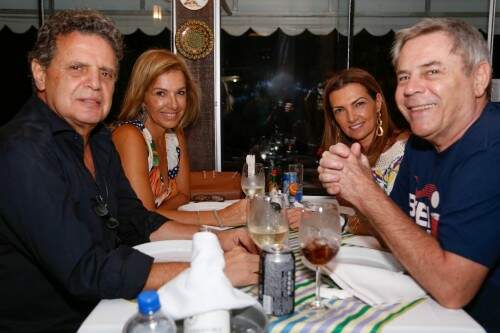 Silvana Goss e Renato Vieira com Marília Pereira de Souza e Gilberto Dieterich compartilhavam boas histórias na mesa do Tartare. (Foto: Lenara Petenuzzo/especial)