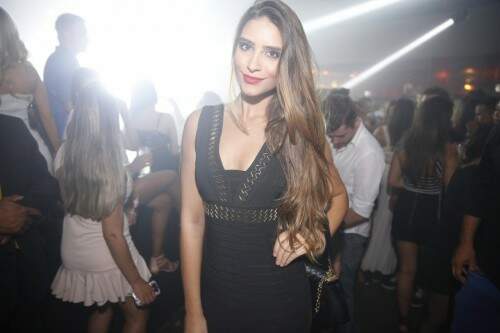 Nicole Antonello esteve na animada festa do litoral. (Foto: Fernando Conrado/divulgação)