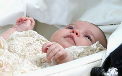 A pequena princesa Charlotte, segunda filha do príncipe William e da duquesa de Cambridge, Kate Middleton, pode ser a oitava princesa real do Reino Unido. (Foto: Reprodução/ Getty Images)