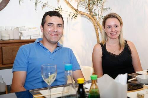 Mariana Frederes e Gustavo Dalmarco passaram pelo restaurante. (Foto: Lenara Petenuzzo/especial)