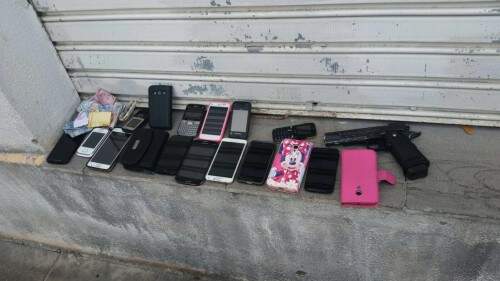 Com o grupo foram apreendidos armas de brinquedo e celulares. (Foto: BM/Divulgação)
