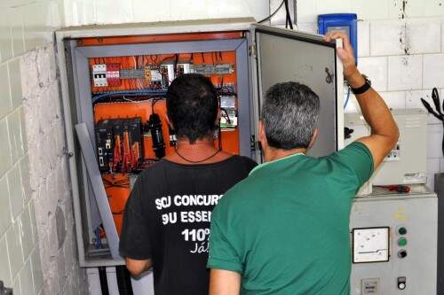 Painel eletrônico é responsável pelo funcionamento automático da Ebat Santa Teresa 1. (Foto: Filipe Marques Borges/Divulgação PMPA)