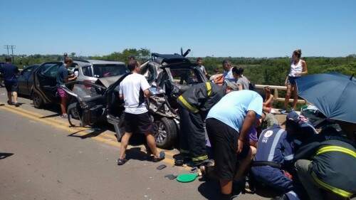 Quatro turistas argentinos ficaram feridos. De acordo com a Polícia Rodoviária Federal, as vítimas apresentam lesões leves. (Foto: Polícia Rodoviária Federal/Divulgação)