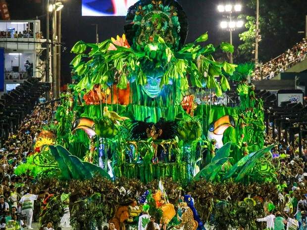 O primeiro carro da escola simboliza o lamento da Mãe Natureza (Foto: Reprodução)