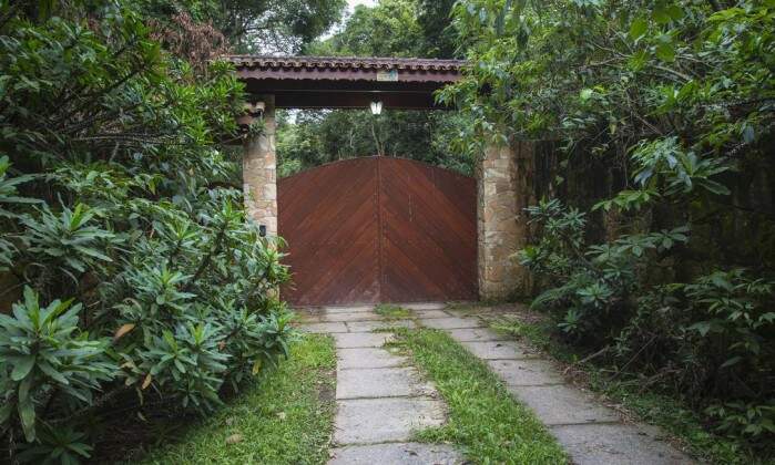 Entrada do sítio Santa Barbara, em Atibaia, interior de São Paulo. (Foto: Reprodução)