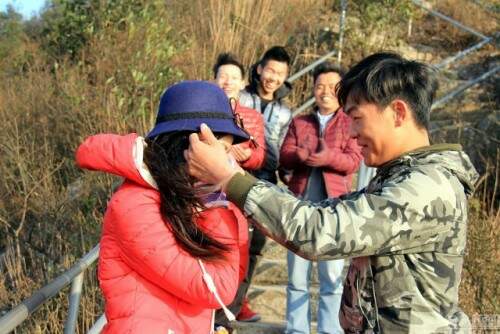 Nas redes sociais chinesas, internautas ficaram impressionados com a atitude, que consideraram um exagero. (Foto: Reprodução)
