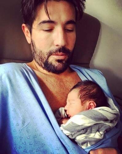 "Por meu filho faço o que for. Se precisar, eu faço. Não quero deixar que falte nada para ele", contou. (Foto: Reprodução)