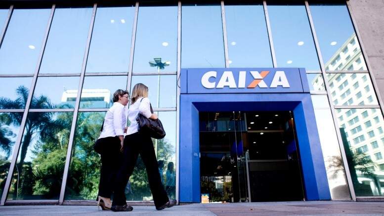 Para ter direito ao benefício, o trabalhador deve procurar uma agência  da Caixa Econômica, no caso da contribuição ao PIS. (Foto: Daniel Teixeira/AE)