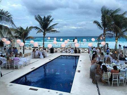 Festa aconteceu ao lado da piscina de clube. (foto: reprodução)