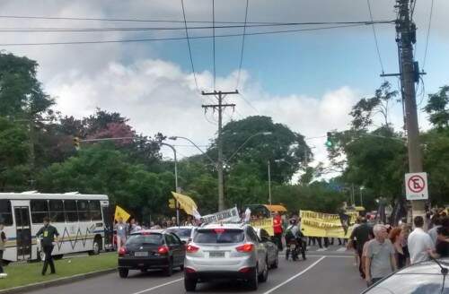 Protesto na Borges de Medeiro. (foto: Divulgação)