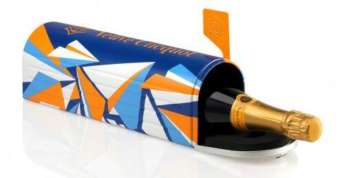 A criatividade da designer está em evidência na embalagem ao lado da tradicional garrafa da Veuve Cliquot. (Foto: divulgação)