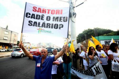 Trabalhadores do Hospital São Pedro. IPF e Sanatório Partenon reivindicam pagamento integral dos salários. (foto: Jackson Ciceri/ O Sul)