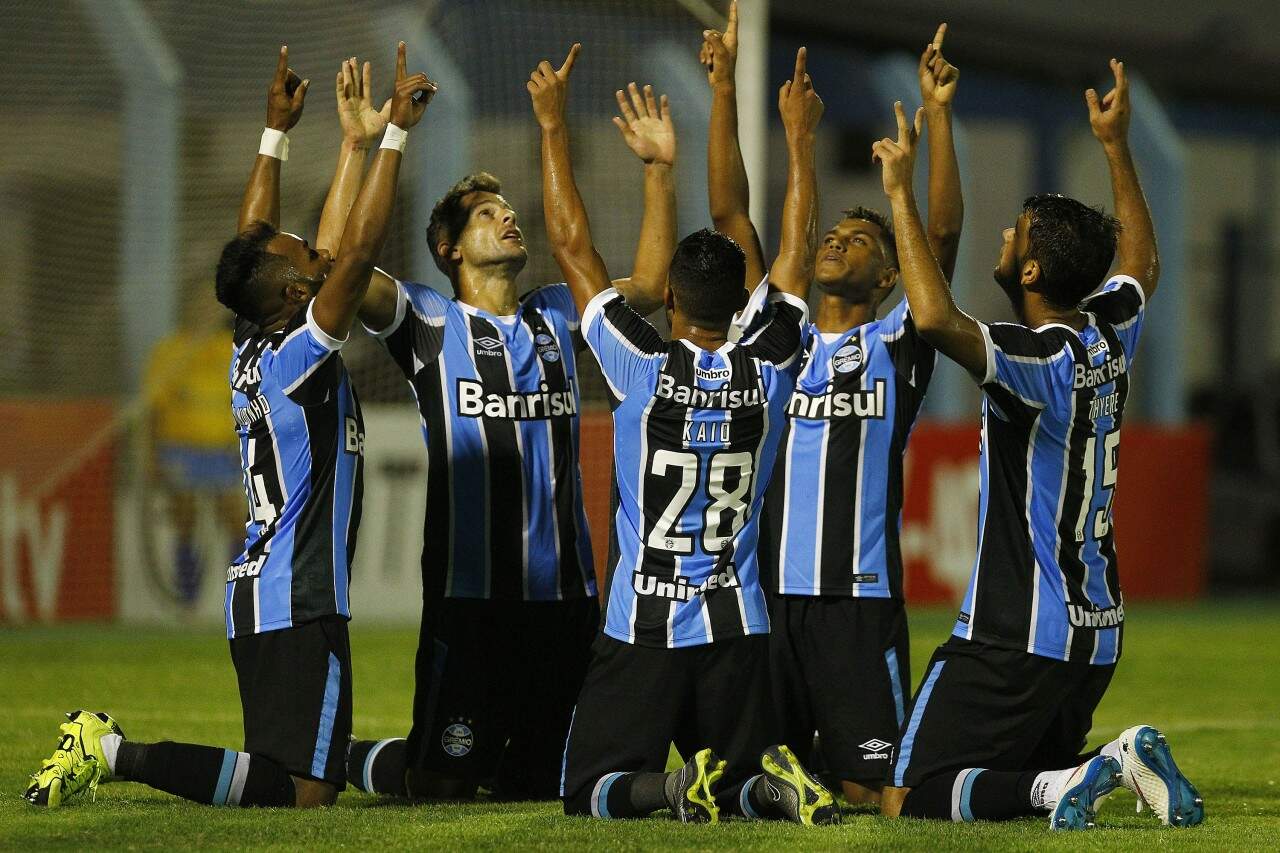 Comemoração dos jogadores gremistas no Estádio do Vale. (Foto: Lucas Uebel/Grêmio)