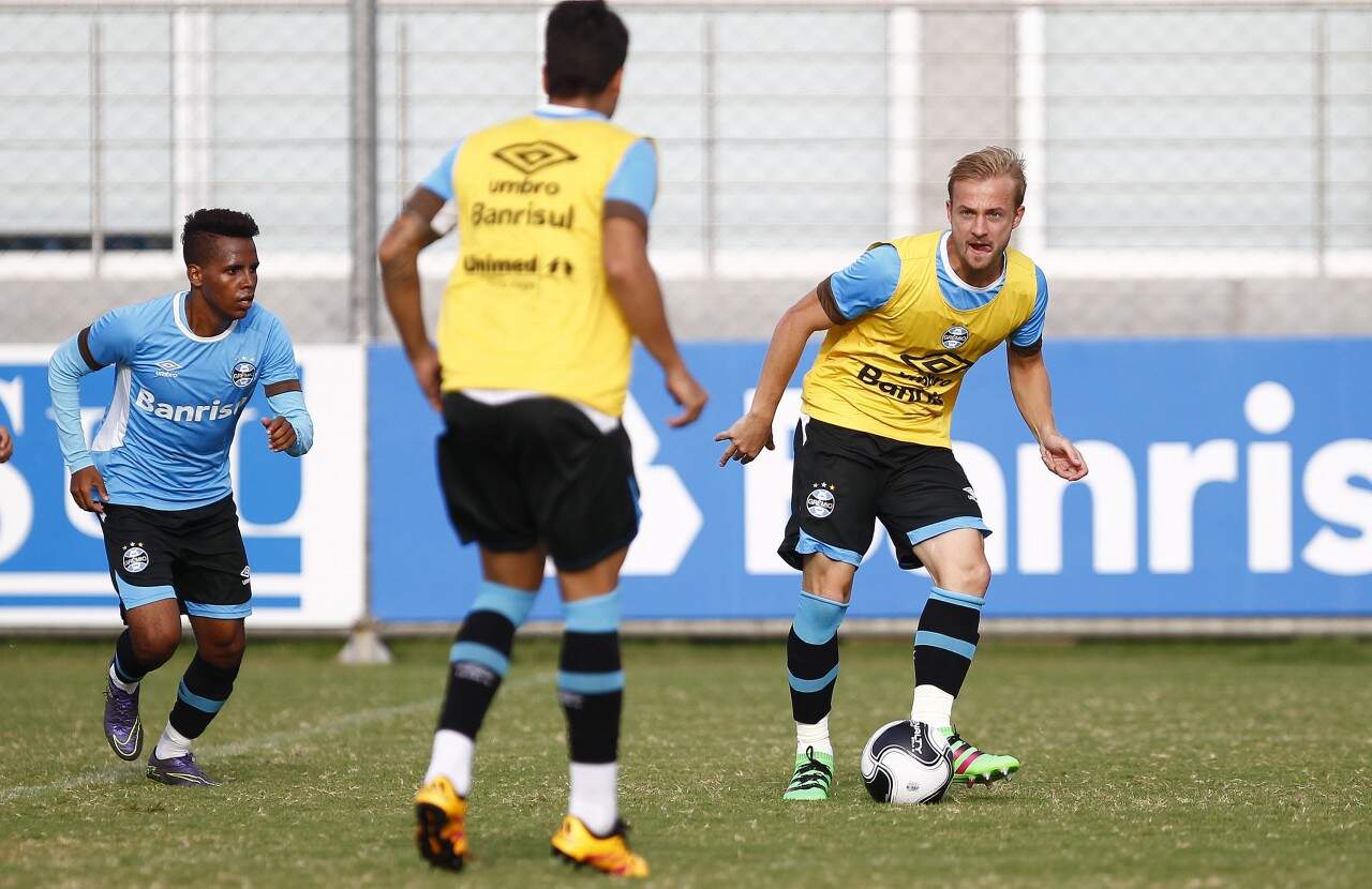 Marcelo Hermes (D) vai ser escalado no lugar de Marcelo Oliveira no Vermelhão da Serra. (Foto: Lucas Uebel/Grêmio)