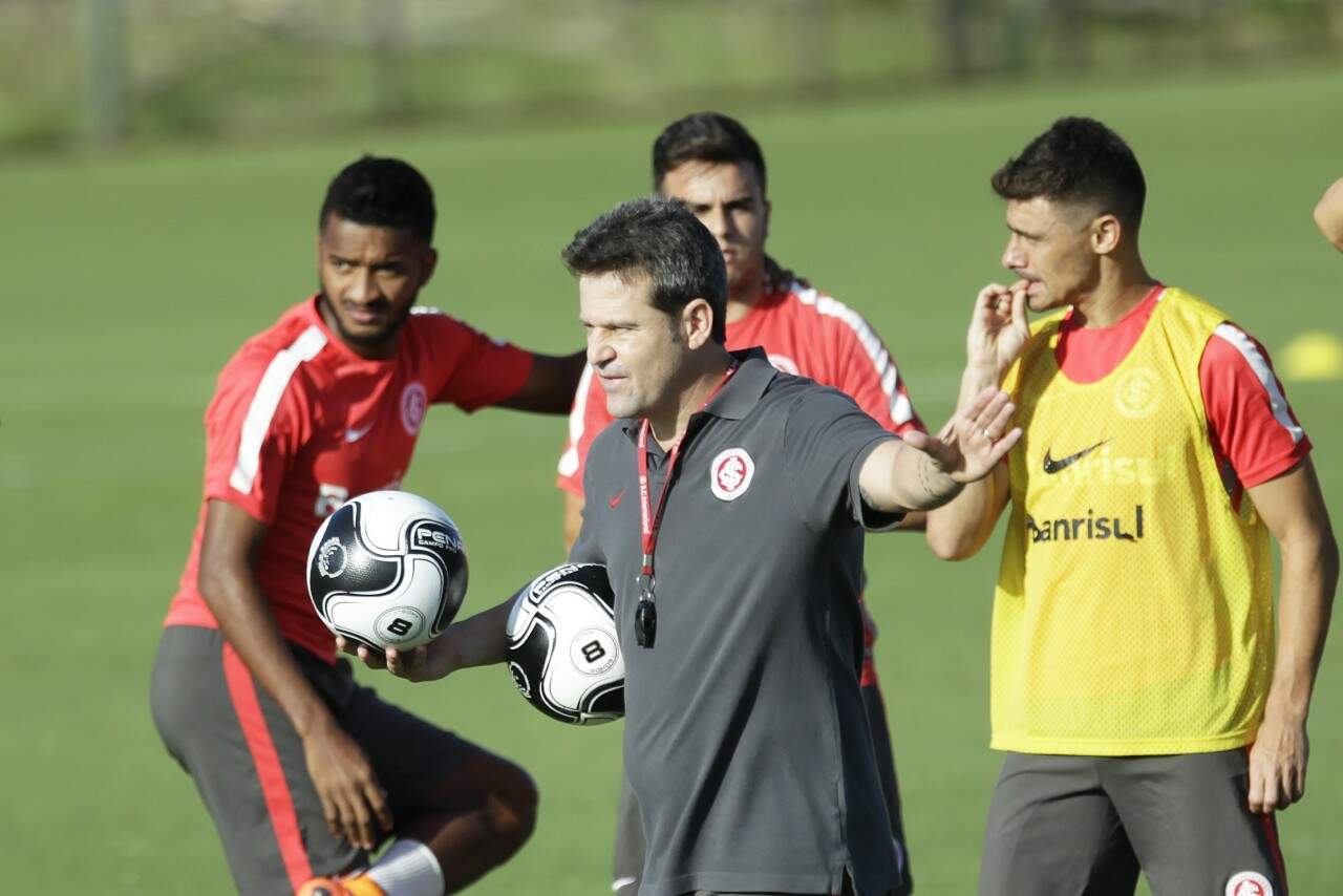 Técnico Argel diz não ter dúvidas, mas não irá revelar o time até 45 minutos antes do clássico. (Foto: Itamar Aguiar/Agência Freelancer)