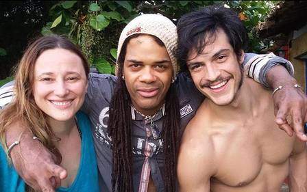 Mateus Solano com a mulher, Paula Braun, e o cantor Andru Donalds