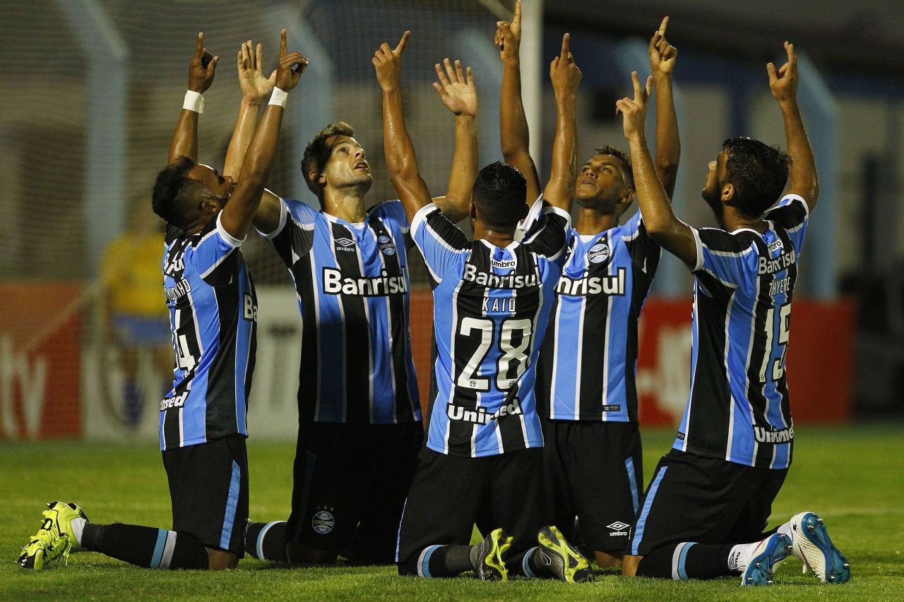 Comemoração dos jogadores gremistas no Estádio do Vale. (Foto: Lucas Uebel/Grêmio)