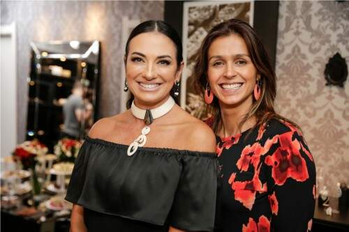 Leila Loifermann e Carolina Vontobel no lançamento da nova coleção da Nilla Accessories. (Foto: Vini Dalla Rosa/divulgação)