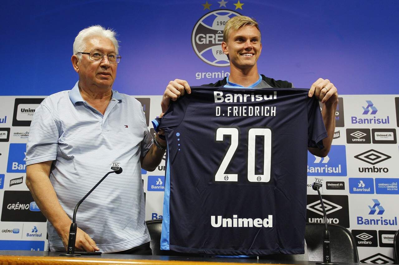Arqueiro é natural de Candelária e recebeu a camisa 20 do time. (Foto: Lucas Uebel/Grêmio)