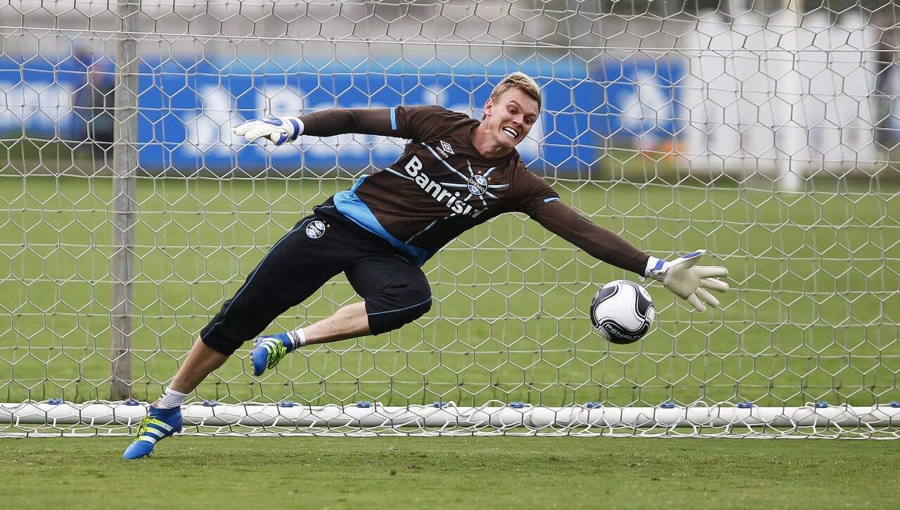 Goleiro Douglas, que veio emprestado do Corinthians, segue treinando no Tricolor. (Foto: Lucas Uebel/Grêmio)