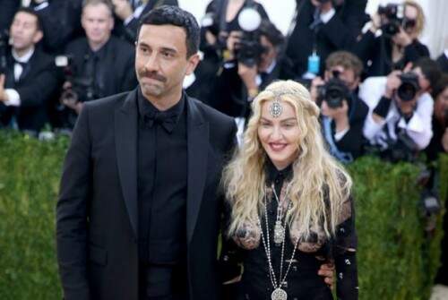 Madonna escolhe look ousado para o evento. (Foto: Reprodução)