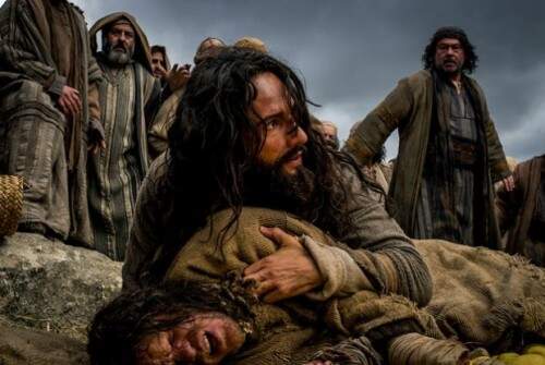 Encontro entre Judah Ben-Hur (Jack Huston) e Jesus Cristo (Rodrigo Santoro). (Foto: Divulgação)