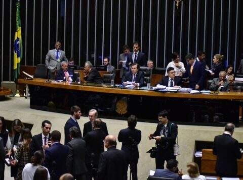 Resultado de imagem para Câmara aprova tornar crime divulgação de foto ou vídeo de nudez sem autorização